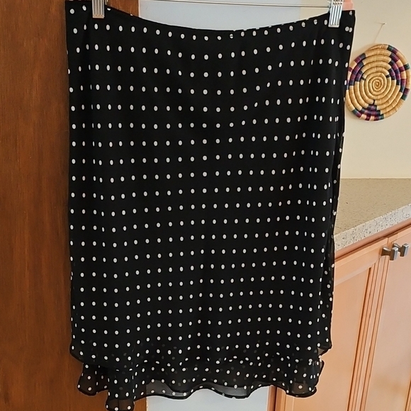 George Lightweight Polkadot Skirt - Picture 1 of 8